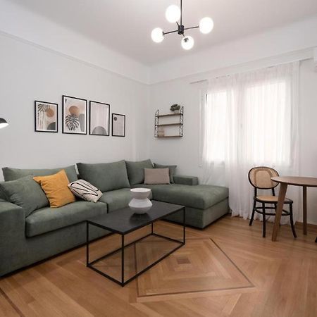 Vibrant Urban Getaway: Modern 1-Bedroom Near Bars, Parks, And Metro Athén Kültér fotó
