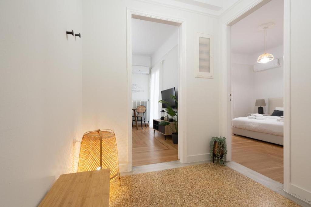 Vibrant Urban Getaway: Modern 1-Bedroom Near Bars, Parks, And Metro Athén Kültér fotó