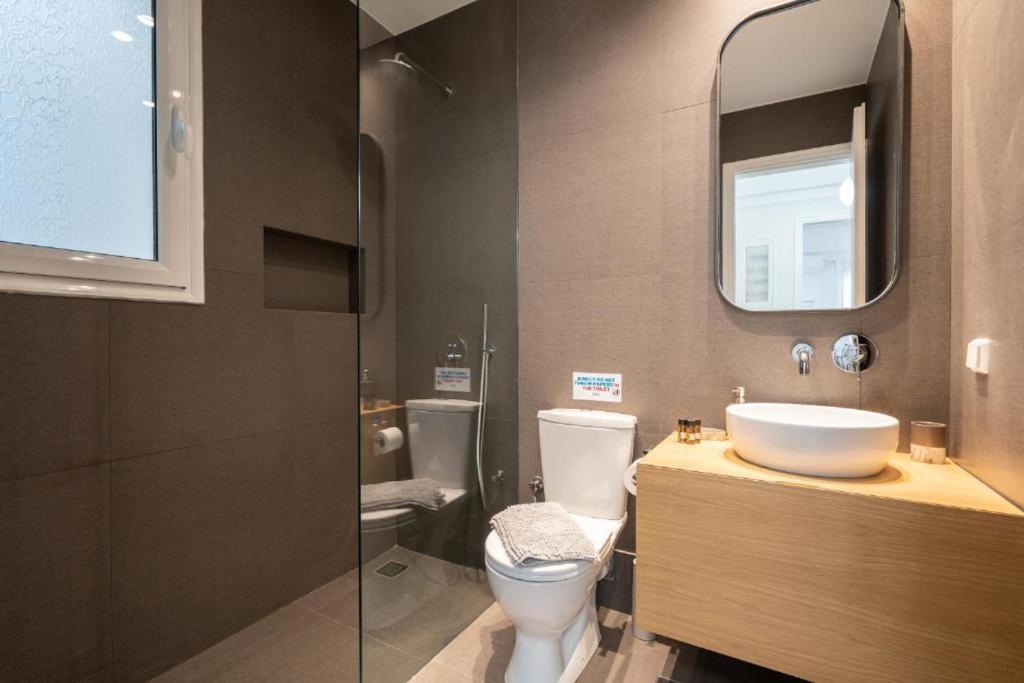 Vibrant Urban Getaway: Modern 1-Bedroom Near Bars, Parks, And Metro Athén Kültér fotó